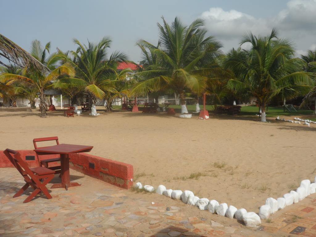 Legacy Tribe Beach Resort Prampram エクステリア 写真